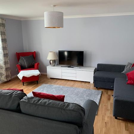 Flat One, 212 Eaglesham Road, East Kilbride, Глазгоу Екстериор снимка
