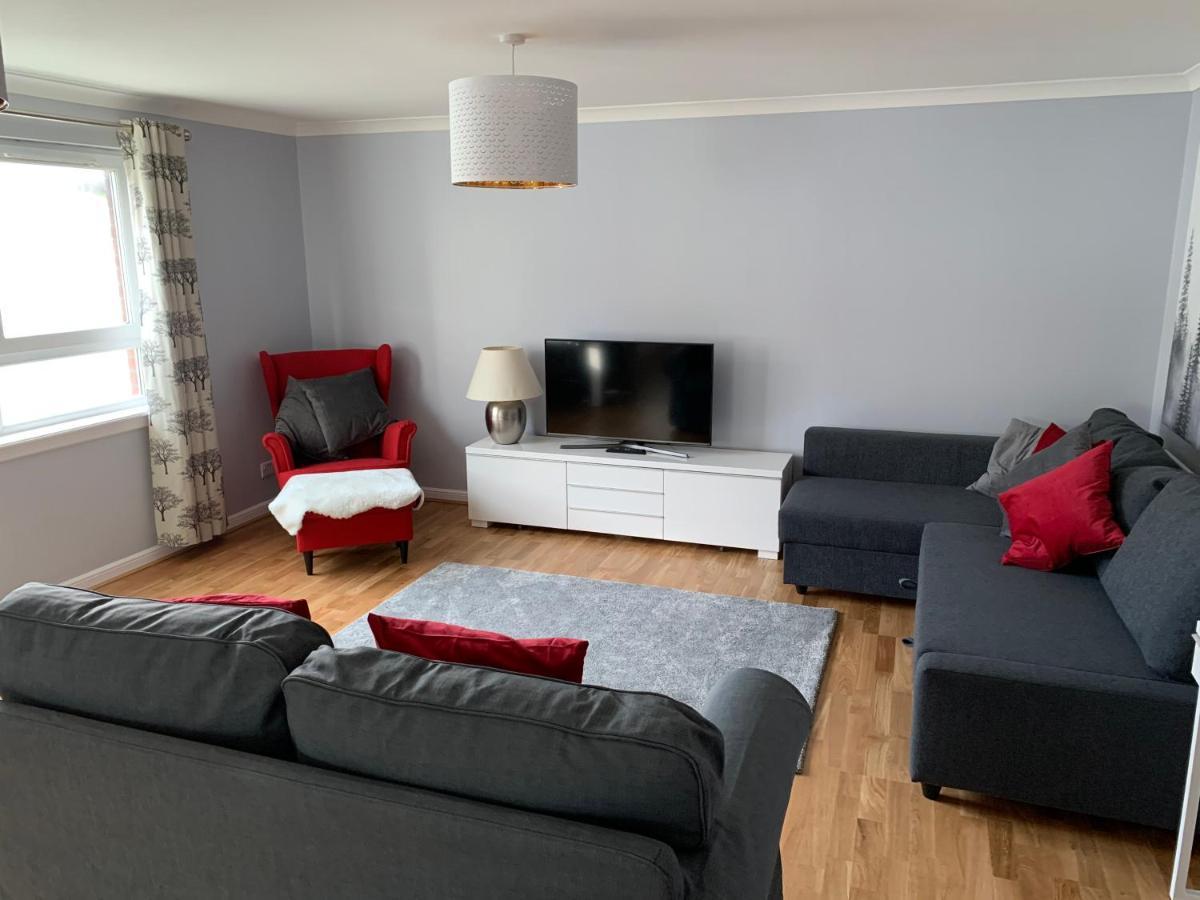 Flat One, 212 Eaglesham Road, East Kilbride, Глазгоу Екстериор снимка