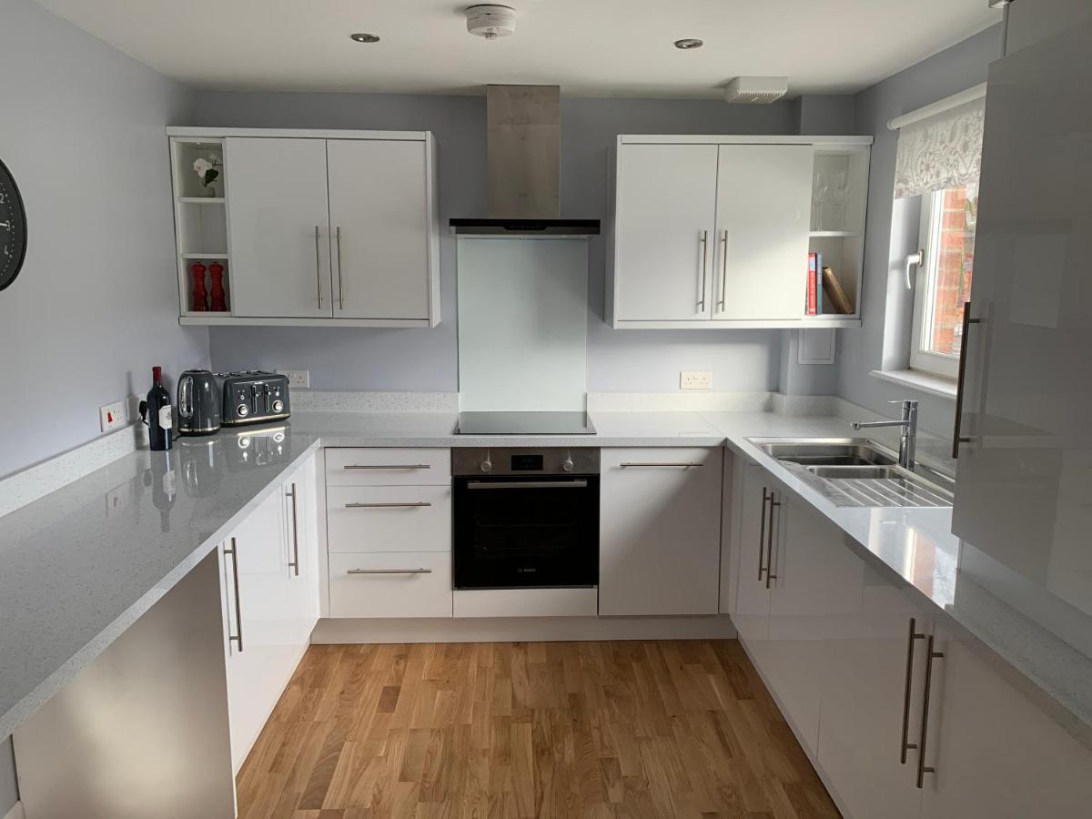 Flat One, 212 Eaglesham Road, East Kilbride, Глазгоу Екстериор снимка