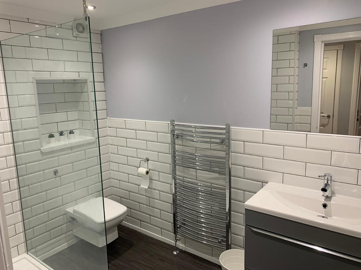 Flat One, 212 Eaglesham Road, East Kilbride, Глазгоу Екстериор снимка