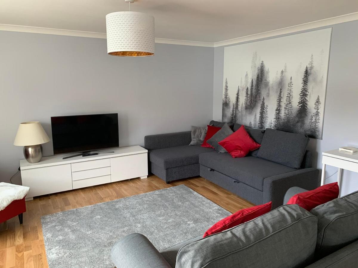 Flat One, 212 Eaglesham Road, East Kilbride, Глазгоу Екстериор снимка