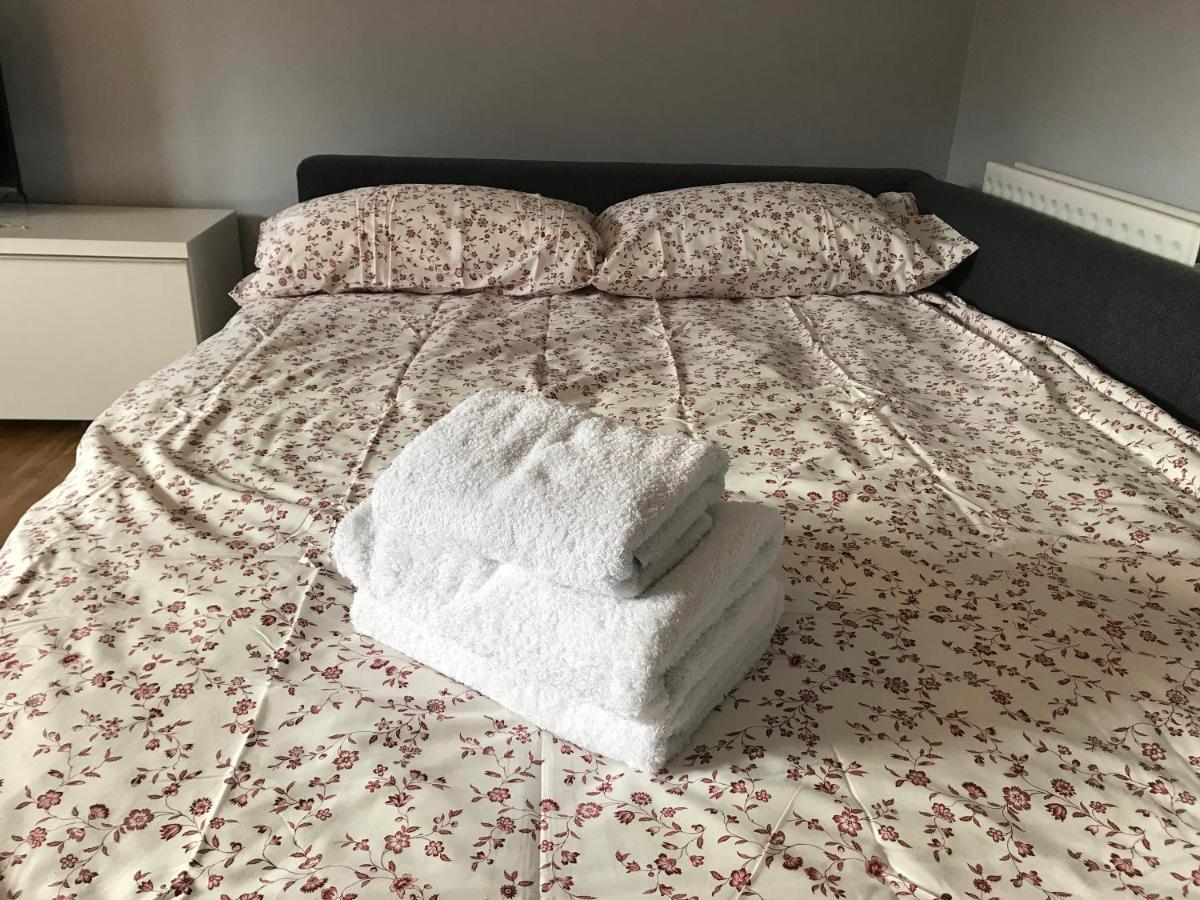 Flat One, 212 Eaglesham Road, East Kilbride, Глазгоу Екстериор снимка