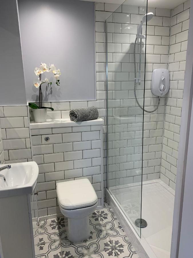 Flat One, 212 Eaglesham Road, East Kilbride, Глазгоу Екстериор снимка